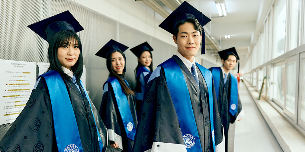 Hongik University's New Graduation Regalia in 2024